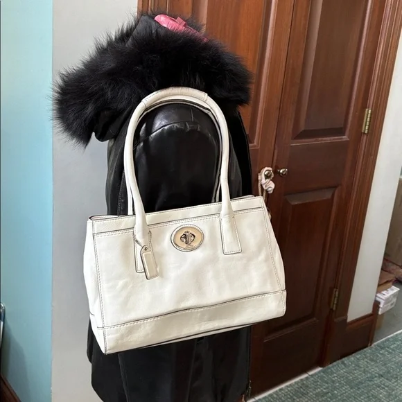 Coach F13675 Hampton Madeleine satchel/carryall smooth thick leather
White EUC - Picture 3 of 17